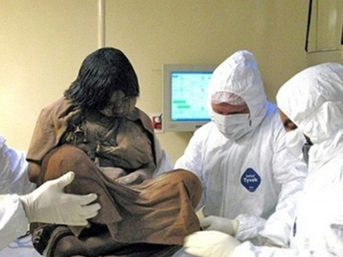 Đứa bé duy nhất sinh ra từ vùng thảm họa Chernobyl: Ăn táo khổng lồ và cá từ sông nhiễm độc nhưng 20 năm sau vẫn là một thiếu nữ xinh đẹp-10