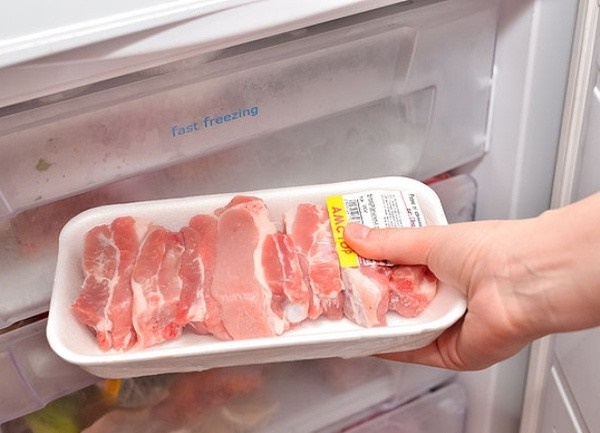 Đựng thịt vào thứ này rồi vô tư cho vào tủ lạnh bảo quản: Chị em tưởng tốt hóa ra lại khiến cả nhà mắc bệnh-4