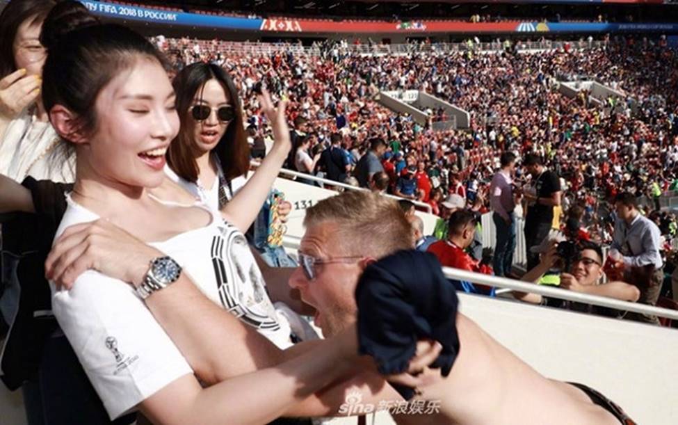 Ngột ngạt vì sức nóng của 2 quả bom gợi cảm thế hệ 9X Trung Quốc-11