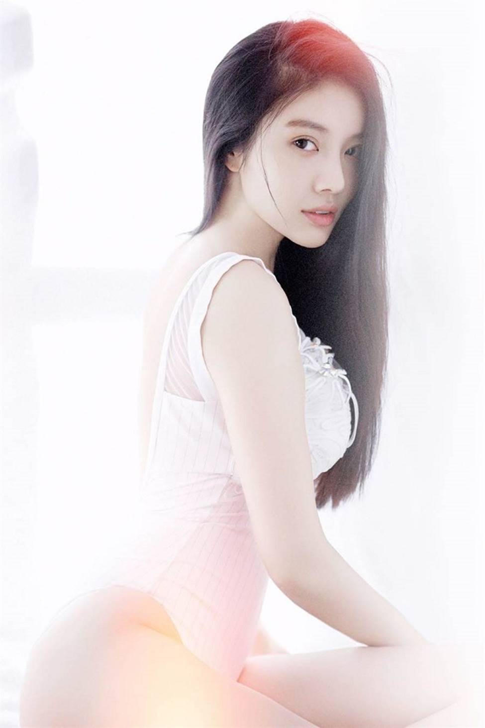 Ngột ngạt vì sức nóng của 2 quả bom gợi cảm thế hệ 9X Trung Quốc-15