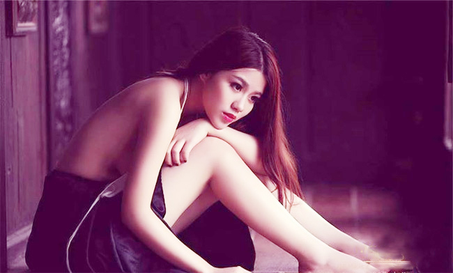 Tranh cãi chuyện mặc yếm mỏng tang, không phòng hộ, lộ áo lót...-11