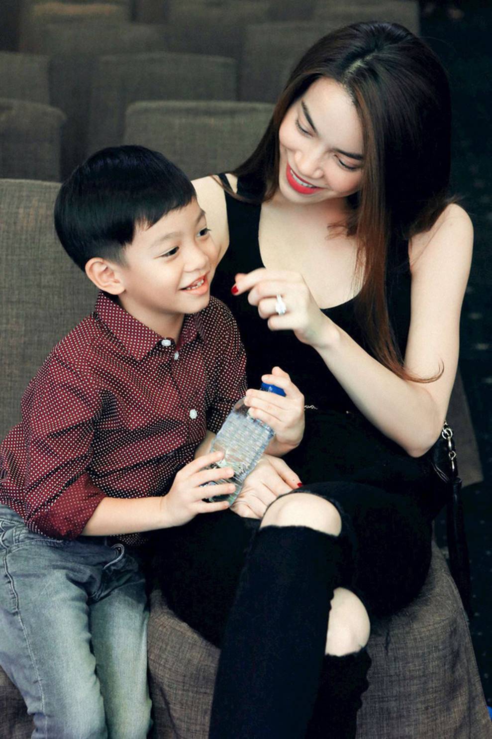 Cuộc sống sung sướng của các nhóc tỳ sao Việt: Đứa học trường Quốc tế học phí hàng trăm triệu, đứa từ bé đã thạo 6 thứ tiếng-3