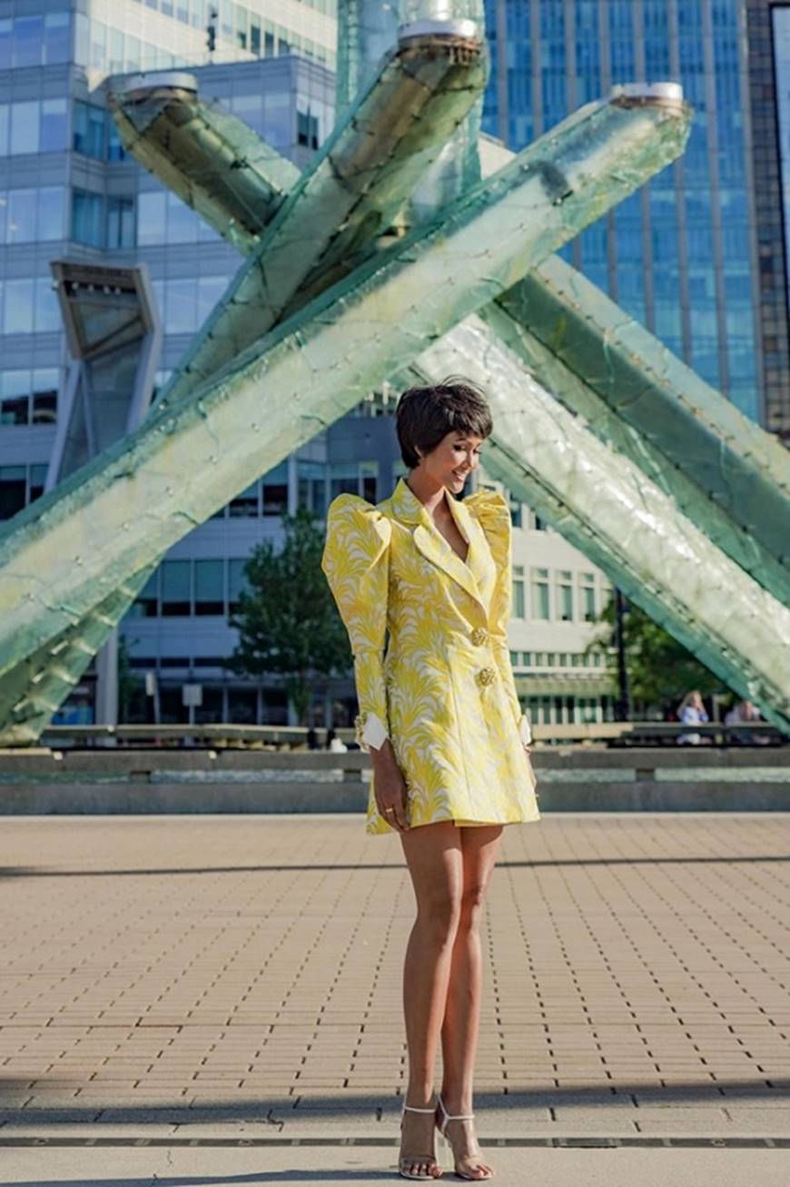 HHen Niê diện đồ Công Trí kiêu hãnh tạo dáng trên bờ biển Vancouver - Canada-3