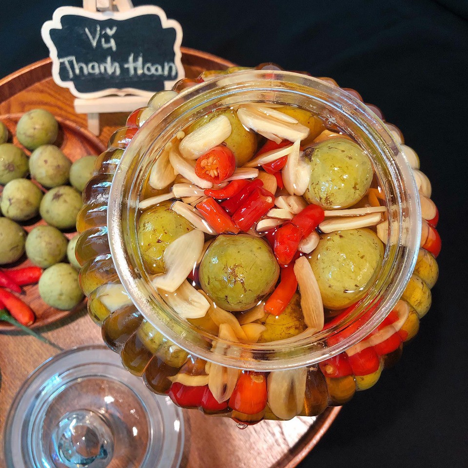 Cô gái Hà Nội chia sẻ cách làm sấu ngâm mắm tỏi ớt cực đơn giản, chấm rau ngon quên sầu-6