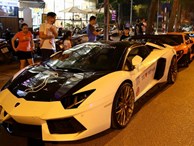 Dàn siêu xe hơn 300 tỷ rầm rộ tụ họp trên đường phố Hà Nội, Cường Đô La và vợ cũng xuất hiện với chiếc Audi R8V10