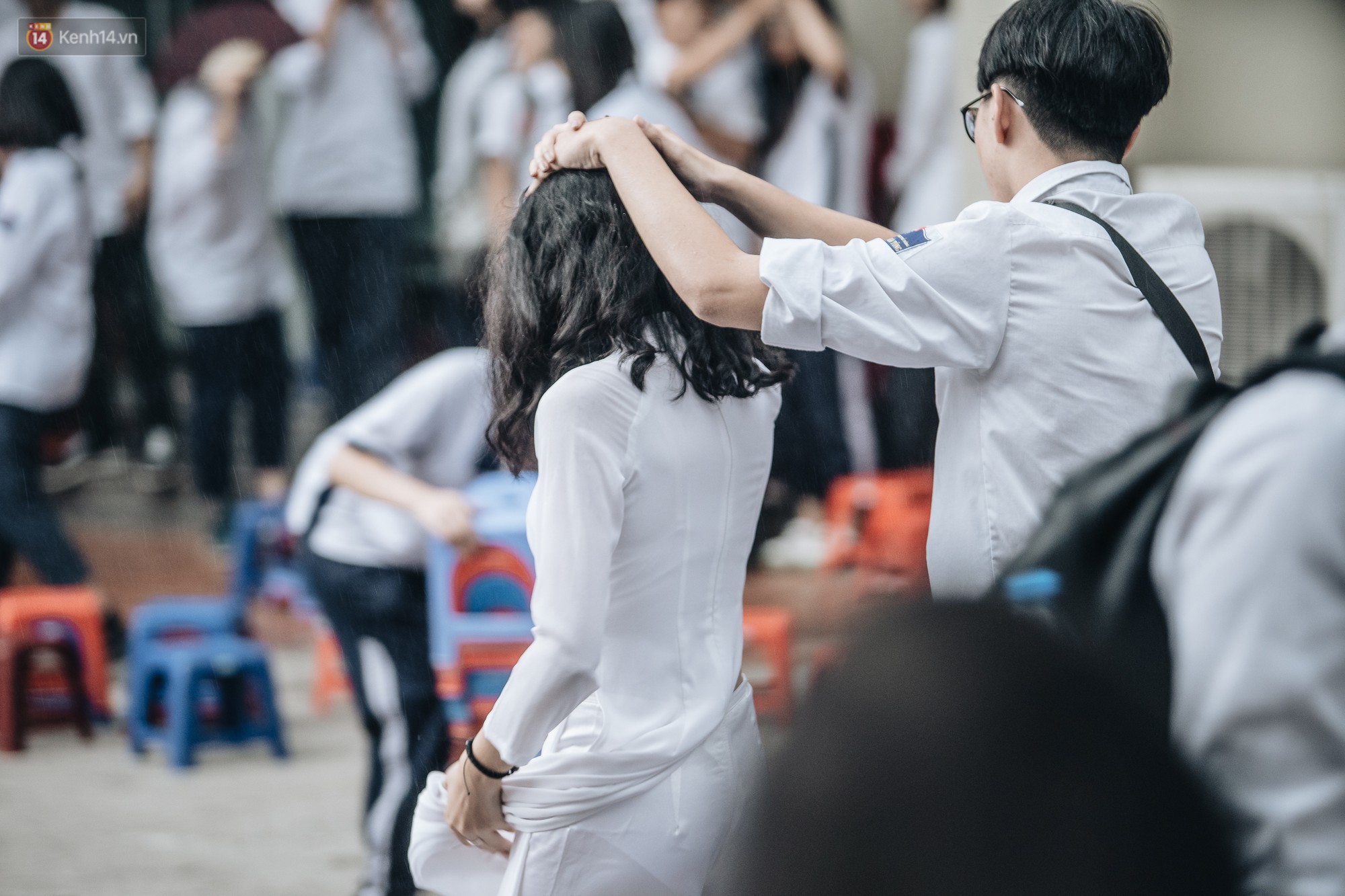 Cô gái với bức thư tình không bao giờ được đáp lại trên áo đồng phục: Đúng người, đúng thời điểm nhưng không đến được với nhau, đó là thanh xuân-1