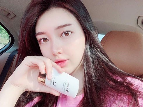 Chẳng thể ngờ bác sĩ da liễu lại chống nắng theo cách này, nhưng có như vậy thì da mới ngăn lão hóa hoàn toàn