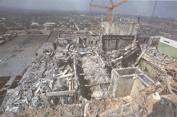 Đứa bé duy nhất sinh ra từ vùng thảm họa Chernobyl: Ăn táo khổng lồ và cá từ sông nhiễm độc nhưng 20 năm sau vẫn là một thiếu nữ xinh đẹp-1