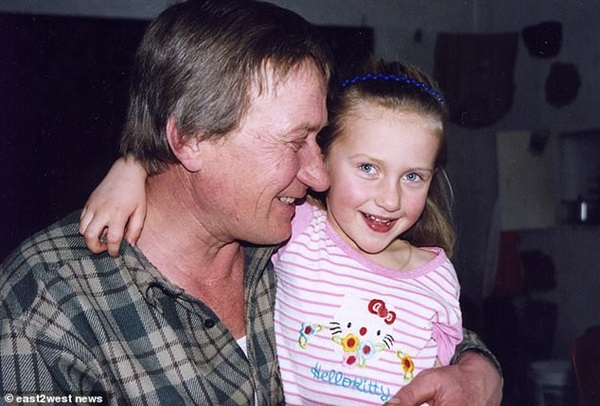 Đứa bé duy nhất sinh ra từ vùng thảm họa Chernobyl: Ăn táo khổng lồ và cá từ sông nhiễm độc nhưng 20 năm sau vẫn là một thiếu nữ xinh đẹp-3