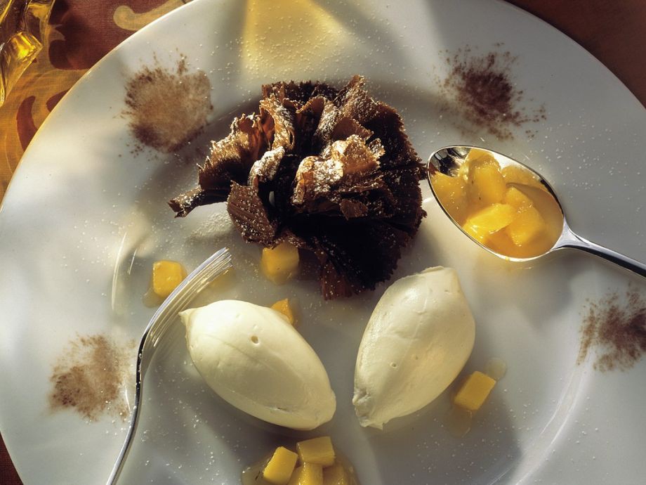 Ai cũng muốn gả vào hoàng gia Anh, nhưng xét những nguyên tắc ăn uống kì lạ này, hẳn bạn sẽ nghĩ lại-4