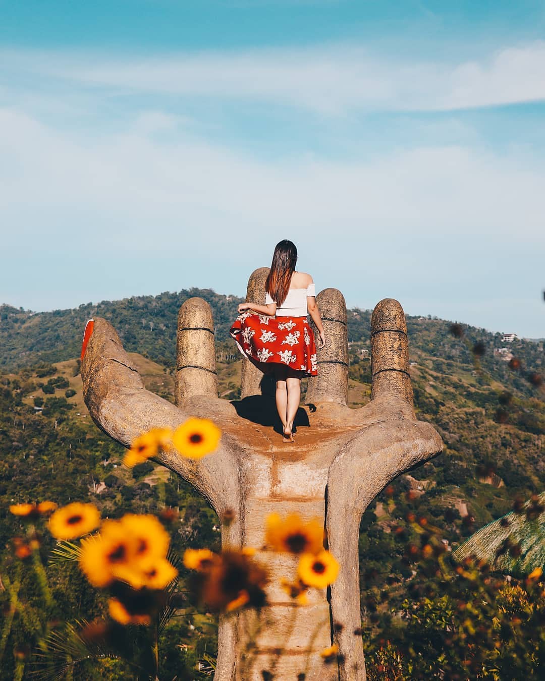 Nổi đình nổi đám bấy lâu nay, hoá ra bàn tay sống ảo khổng lồ ở Đà Lạt chỉ là bản sao” của chỗ này!-4