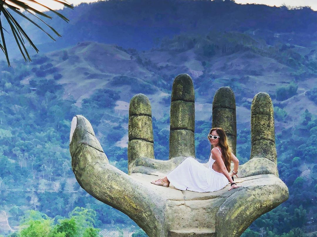 Nổi đình nổi đám bấy lâu nay, hoá ra bàn tay sống ảo khổng lồ ở Đà Lạt chỉ là bản sao” của chỗ này!-10