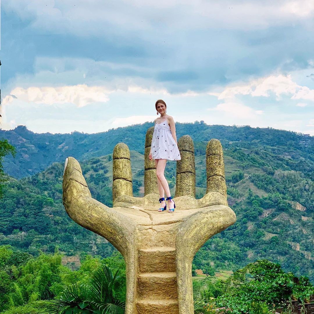 Nổi đình nổi đám bấy lâu nay, hoá ra bàn tay sống ảo khổng lồ ở Đà Lạt chỉ là bản sao” của chỗ này!-5