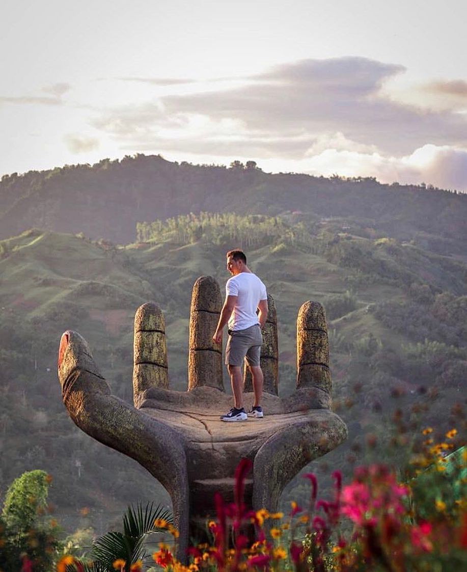 Nổi đình nổi đám bấy lâu nay, hoá ra bàn tay sống ảo khổng lồ ở Đà Lạt chỉ là bản sao” của chỗ này!-8