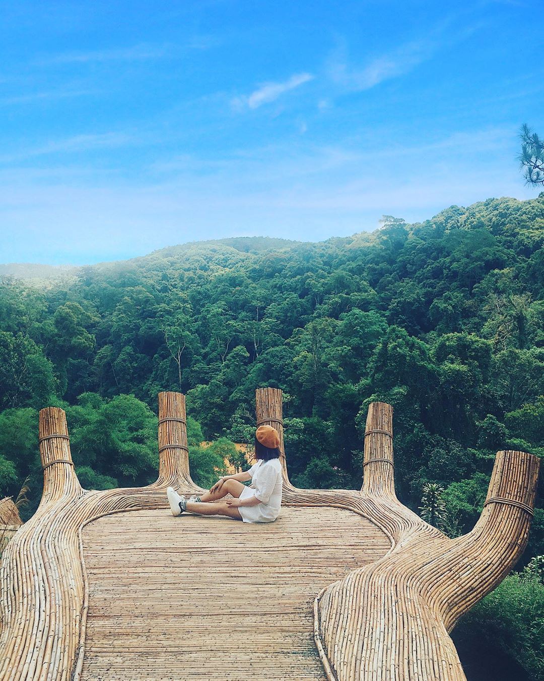 Nổi đình nổi đám bấy lâu nay, hoá ra bàn tay sống ảo khổng lồ ở Đà Lạt chỉ là bản sao” của chỗ này!-21