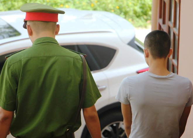 Giở trò đồi bại với em họ, thanh niên 10X lĩnh 12 năm tù-1