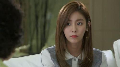 Vênh váo vác bụng bầu đến nhà đòi quyền lợi, ả bồ chết sững khi thấy một người-1