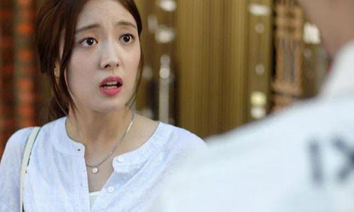 Vênh váo vác bụng bầu đến nhà đòi quyền lợi, ả bồ chết sững khi thấy một người-2