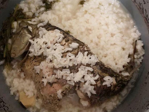 Gái vụng gần 30 tuổi tưởng nấu cháo như nấu cơm, kết quả ra mẻ cơm heo khiến dân mạng chết khiếp-3