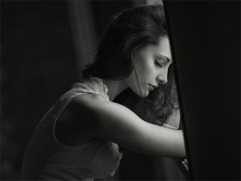 Mẹ chồng tối ngày đày đọa chuyện cháu dị tật, tôi tức nước vỡ bờ nói một câu khiến bà điên loạn dọa tự tử