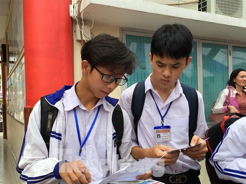 Tra xong điểm thi lớp 10, cả con và mẹ bật khóc-2