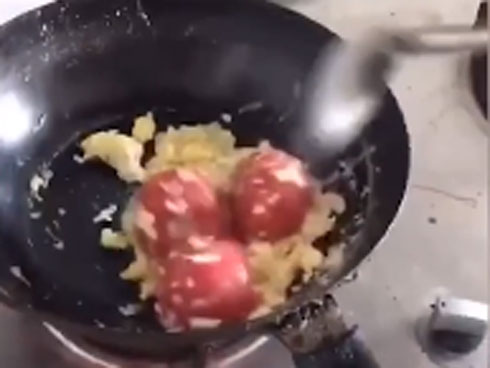 Sai lầm khi ăn cà chua khiến gia đình bạn ngộ độc: Miệng nôn trôn tháo, hối hận không kịp-3