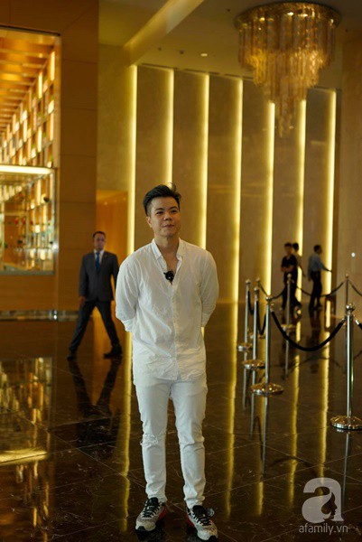 Cô dâu Phí Linh nắm chặt tay bố bước vào lễ đường, xúc động trong khoảnh khắc trao nhẫn cùng chú rể Hoàng Linh-10