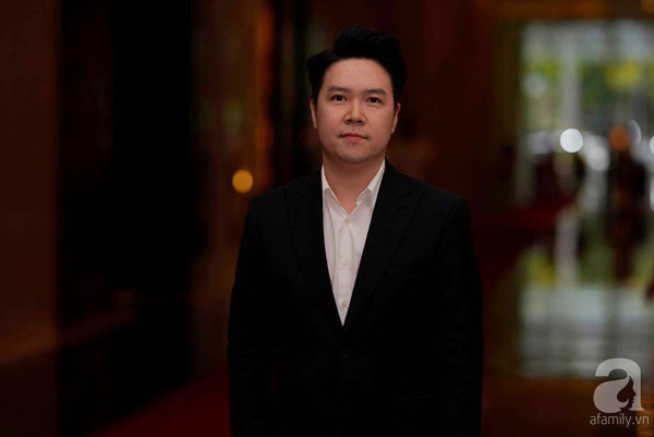 Cô dâu Phí Linh nắm chặt tay bố bước vào lễ đường, xúc động trong khoảnh khắc trao nhẫn cùng chú rể Hoàng Linh-14