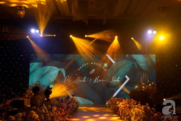 Cô dâu Phí Linh nắm chặt tay bố bước vào lễ đường, xúc động trong khoảnh khắc trao nhẫn cùng chú rể Hoàng Linh-20