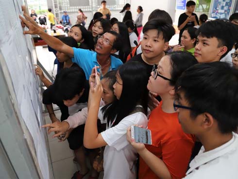 Hơn 80% thí sinh thi lớp 10 của Hà Nội có môn Toán, Văn từ 5 điểm trở lên-3