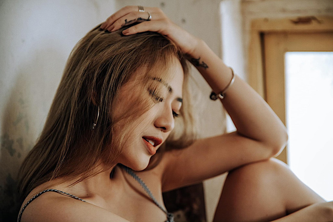 Vẻ đẹp nóng bỏng của nàng dâu đanh đá khiến mẹ chồng cao tay cũng tắt điện-11