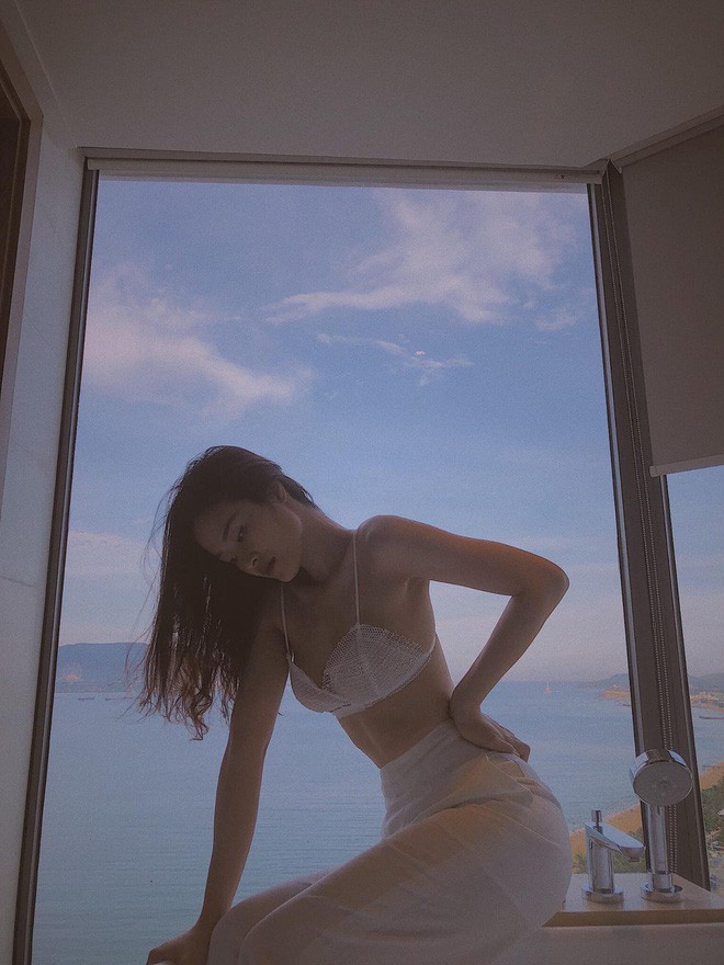 Đông Nhi thử mặc sexy nhiều rồi nhưng tới lần này mới thật sự chất lượng!-11