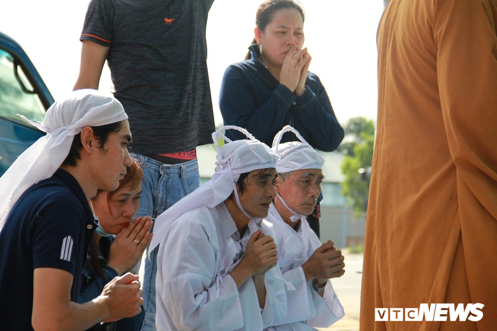 Xe container tông chết 5 người ở Tây Ninh: Xót xa 4 quan tài cạnh nhau sau chuyến xe định mệnh-4