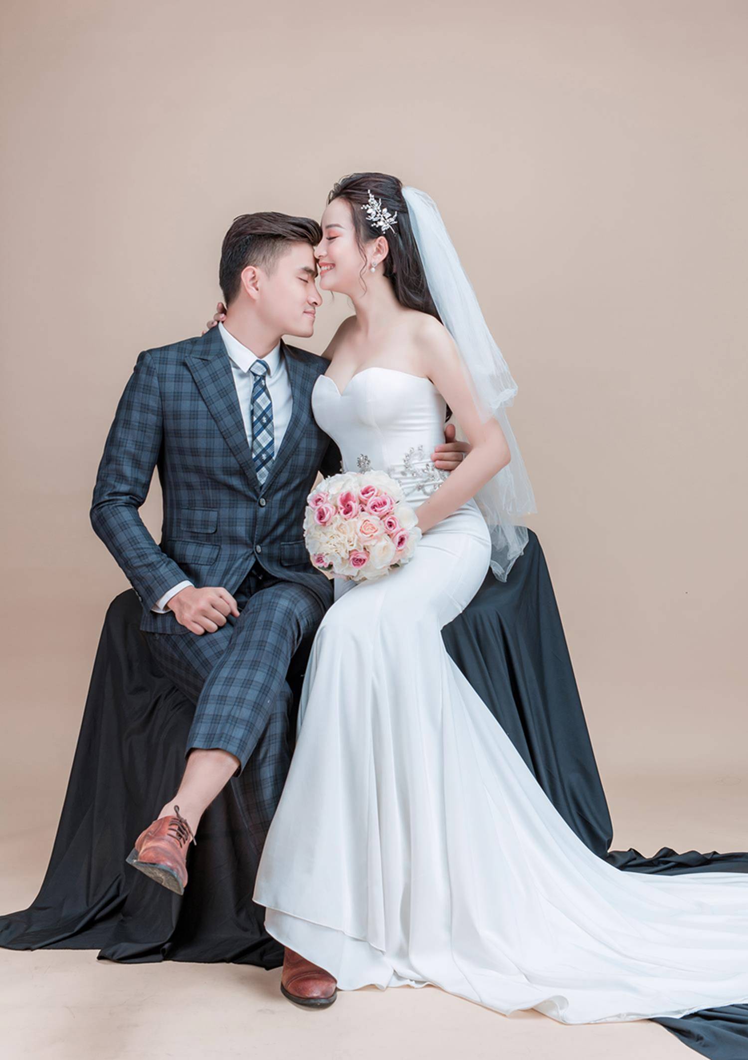 Ảnh cưới của vua kiếm chém và người vợ xinh đẹp-5