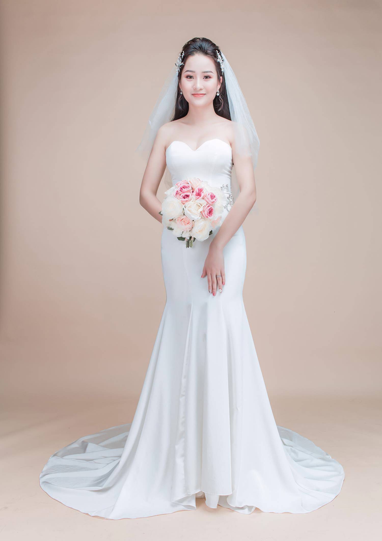 Ảnh cưới của vua kiếm chém và người vợ xinh đẹp-6