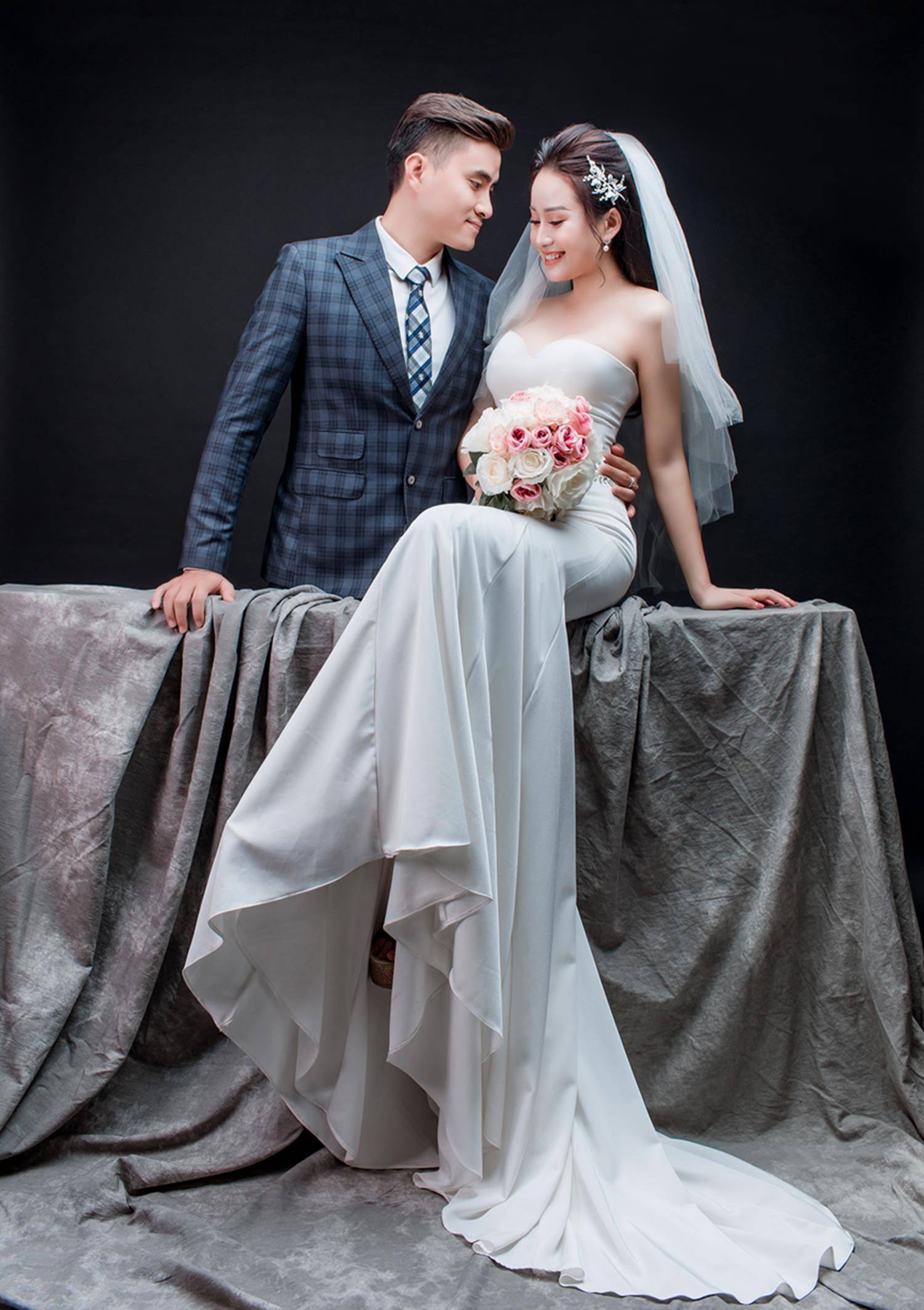 Ảnh cưới của vua kiếm chém và người vợ xinh đẹp-10