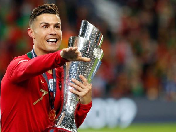 Ronaldo đăng tâm thư cảm ơn fan kèm theo thống kê cá nhân cực chất-1