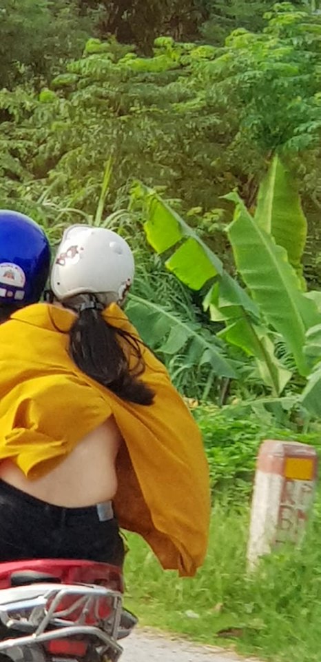 Chỉ trong một tuần, giới trẻ Việt sốc tận óc trước 4 vụ gái xinh hết cởi sạch khoe thân đến ăn mặc hở hang ra phố-1