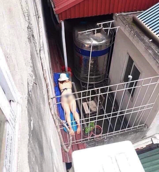 Chỉ trong một tuần, giới trẻ Việt sốc tận óc trước 4 vụ gái xinh hết cởi sạch khoe thân đến ăn mặc hở hang ra phố-9