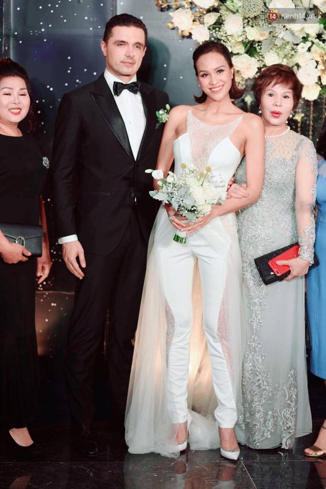 Đám cưới siêu mẫu Phương Mai và chồng Tây gia thế khủng: Cô dâu không diện váy cưới, xuất hiện trong trang phục cực lạ-1