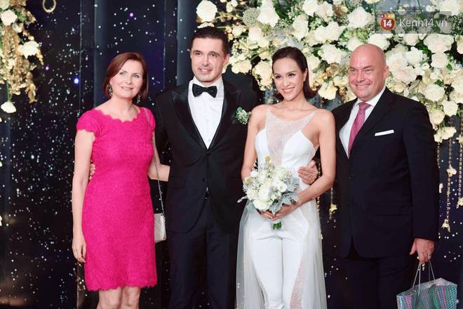 Đám cưới siêu mẫu Phương Mai và chồng Tây gia thế khủng: Cô dâu không diện váy cưới, xuất hiện trong trang phục cực lạ-2