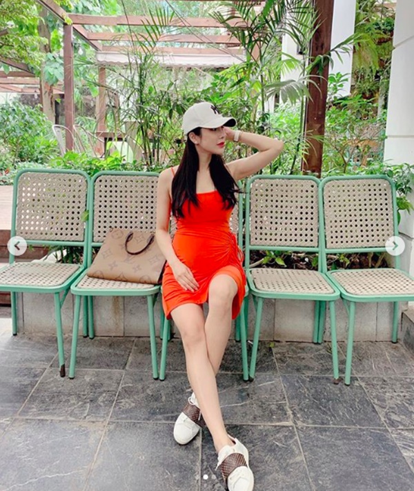 Bầu gần 5 tháng, Diệp Lâm Anh vẫn đẹp đến khó tin khi diện váy 2 dây gợi cảm-2