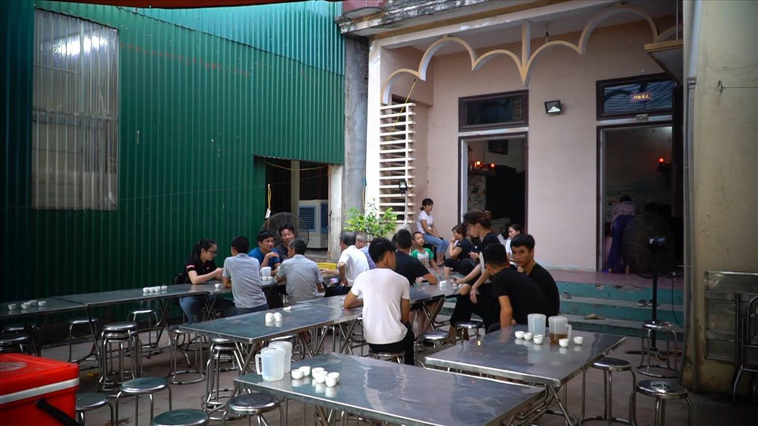 Mẹ phi công trong vụ rơi máy bay quân sự: Con mới được bay cách đây 1 tháng-1