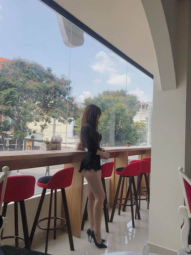 Mang giày cao 10cm đi khắp mọi nơi, bạn gái Lâm Tây chính là thánh đi giày cao gót-7