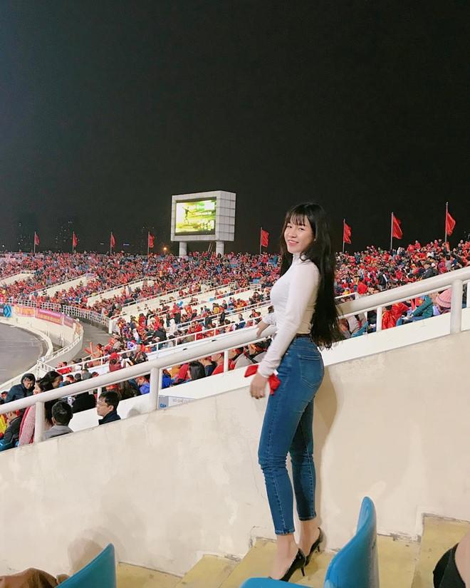 Mang giày cao 10cm đi khắp mọi nơi, bạn gái Lâm Tây chính là thánh đi giày cao gót-14