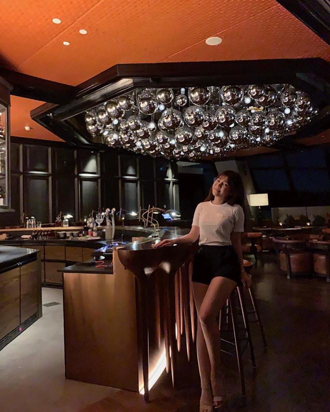 Mang giày cao 10cm đi khắp mọi nơi, bạn gái Lâm Tây chính là thánh đi giày cao gót-15