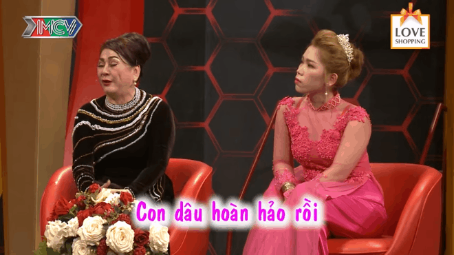 Mẹ chồng mua đồ mỏng cho con dâu ngủ với chồng nhưng rớt nước mắt khi tiết lộ bí mật của con trai-1