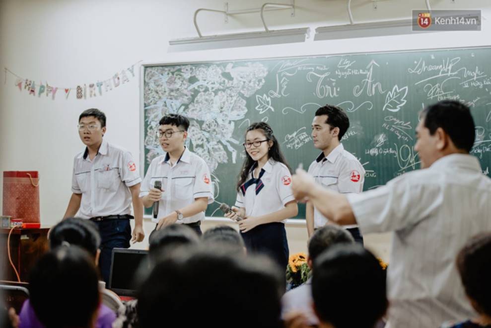 Đêm tri ân đầy nước mắt của trường Gia Định: Khóc vì chúng ta đã có một thời học sinh đầy tươi đẹp-10