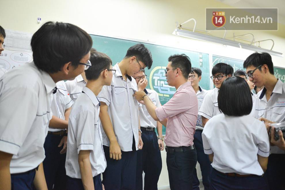 Đêm tri ân đầy nước mắt của trường Gia Định: Khóc vì chúng ta đã có một thời học sinh đầy tươi đẹp-12
