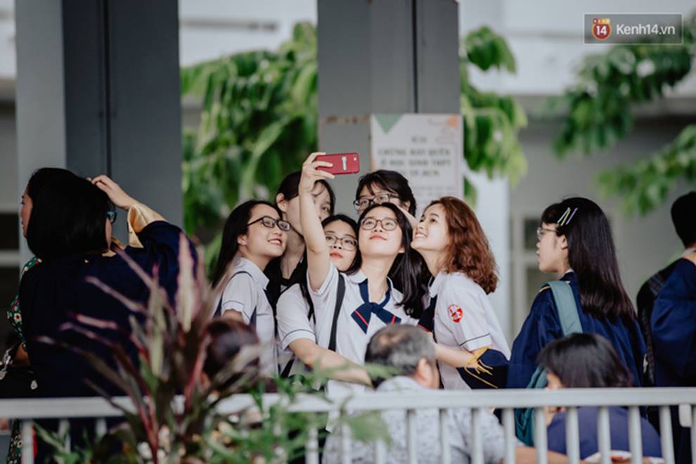 Đêm tri ân đầy nước mắt của trường Gia Định: Khóc vì chúng ta đã có một thời học sinh đầy tươi đẹp-2